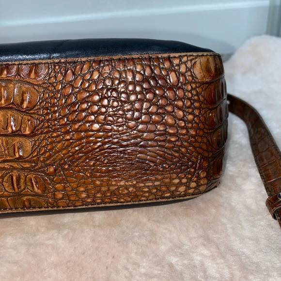 Vintage Brahmin crossbody - Picture 5 of 10